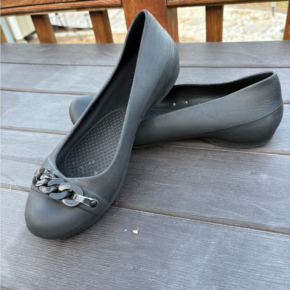 ❤️ Crocs Black Women's Flats slip on with Chain Accent